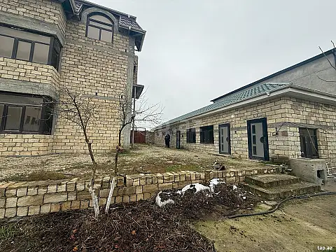 Satılır 11 otaqlı həyət evi