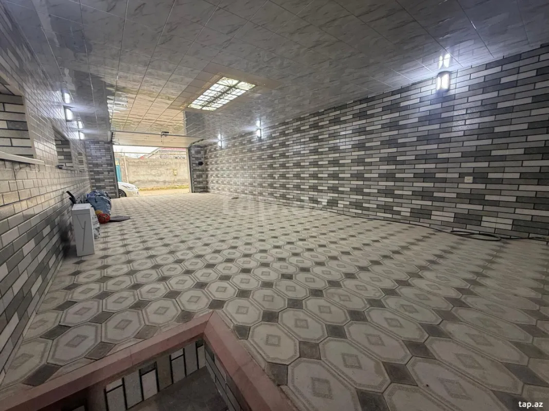 Satılır 11 otaqlı həyət evi