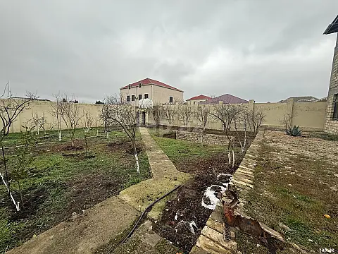 Satılır 11 otaqlı həyət evi