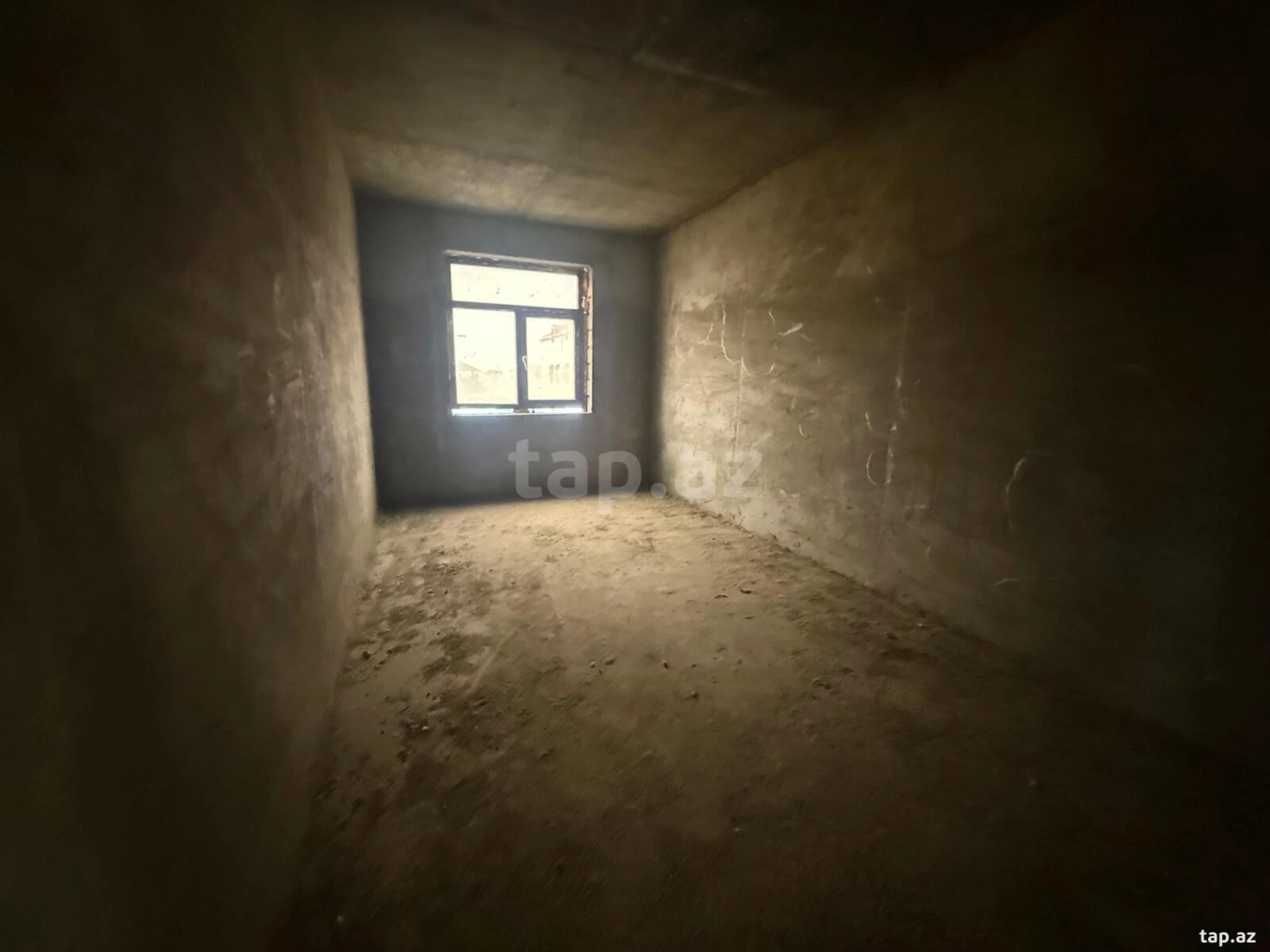 Satılır 11 otaqlı həyət evi