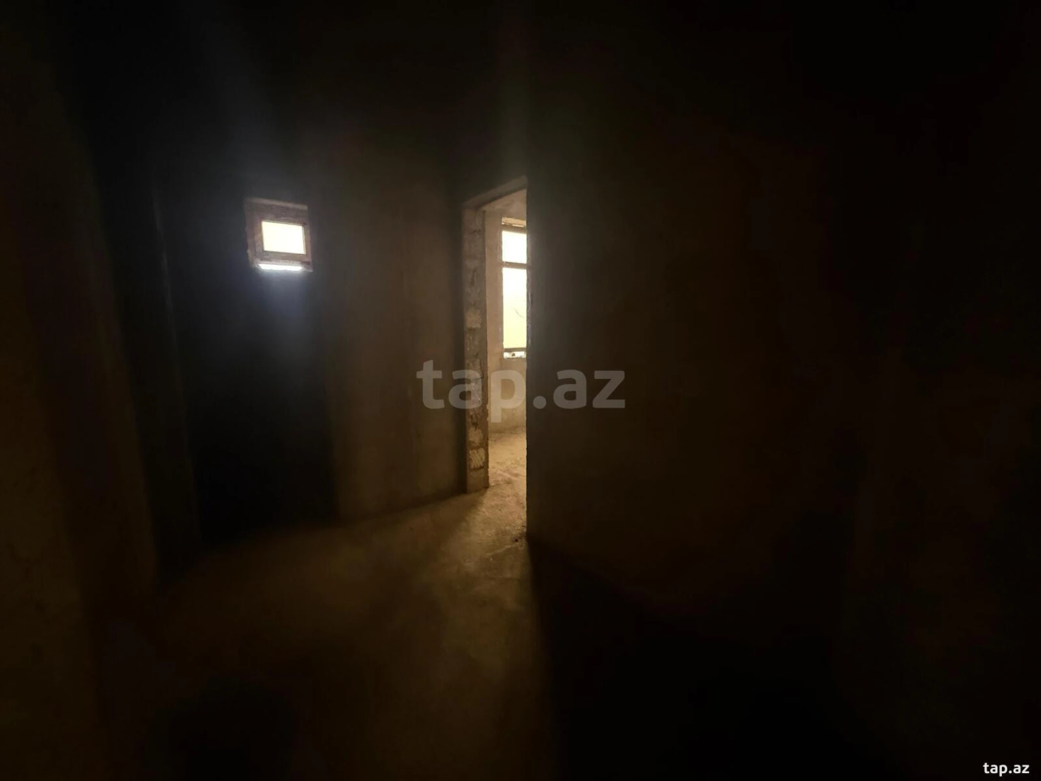 Satılır 11 otaqlı həyət evi