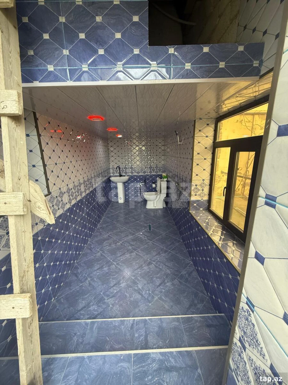 Satılır 11 otaqlı həyət evi