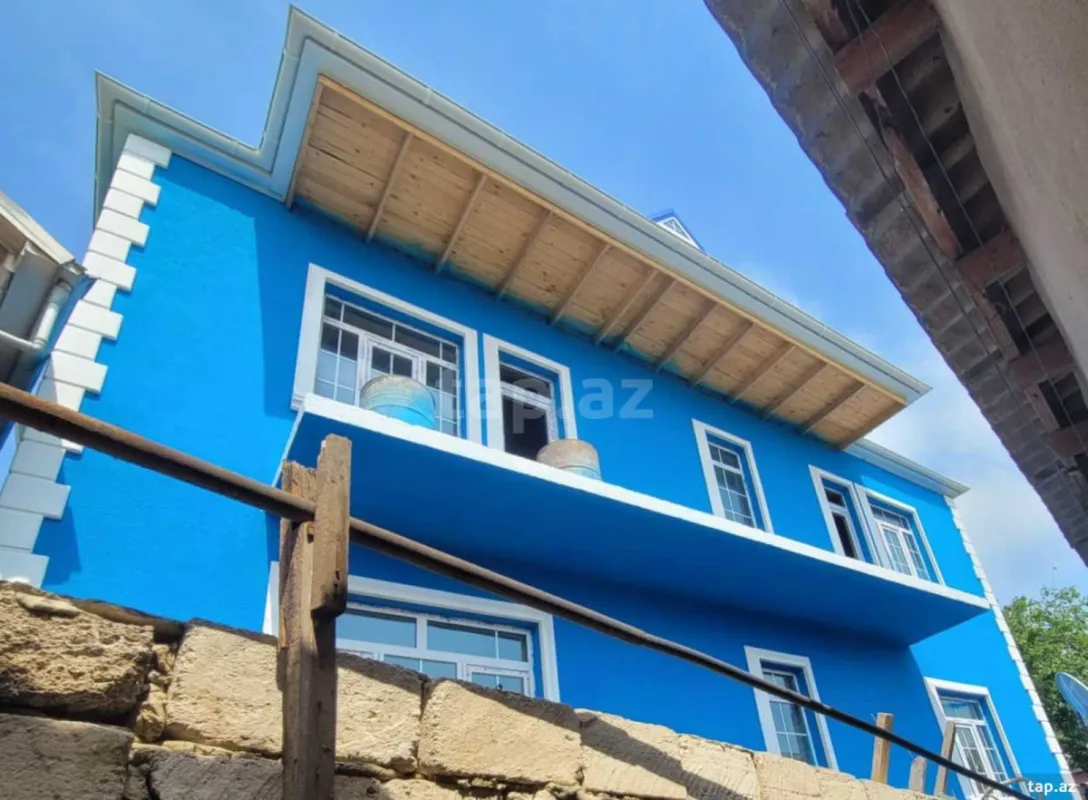 Satılır 6 otaqlı həyət evi
