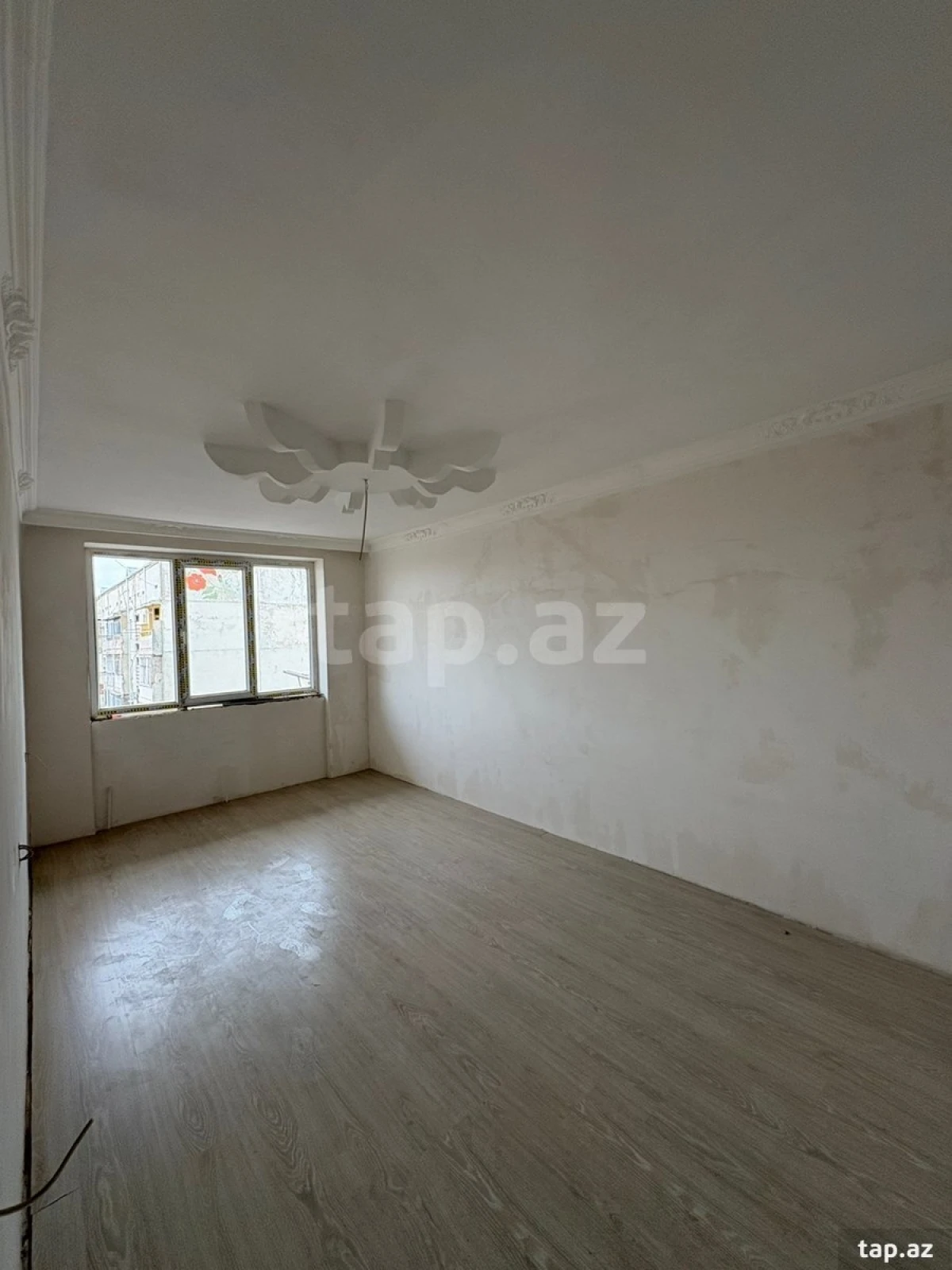 Satılır 5 otaqlı mənzil 111 m²