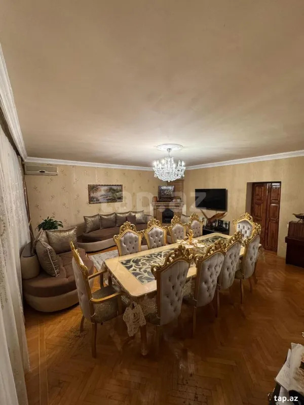 Satılır 7 otaqlı mənzil 187 m²