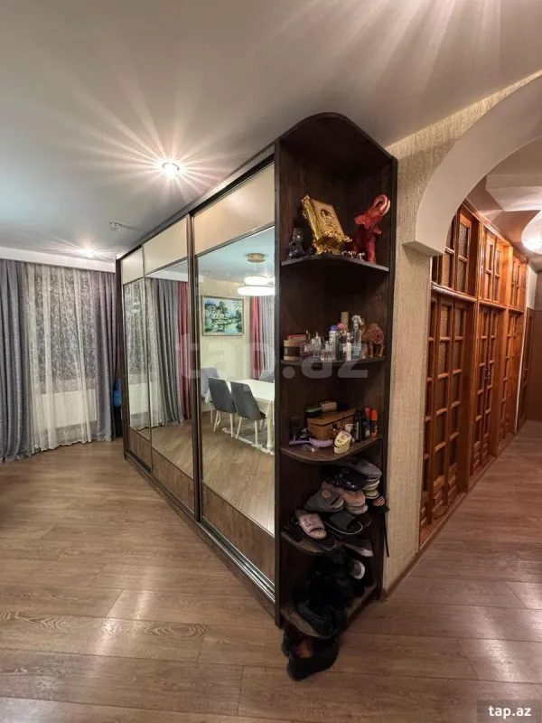 Satılır 7 otaqlı mənzil 187 m²