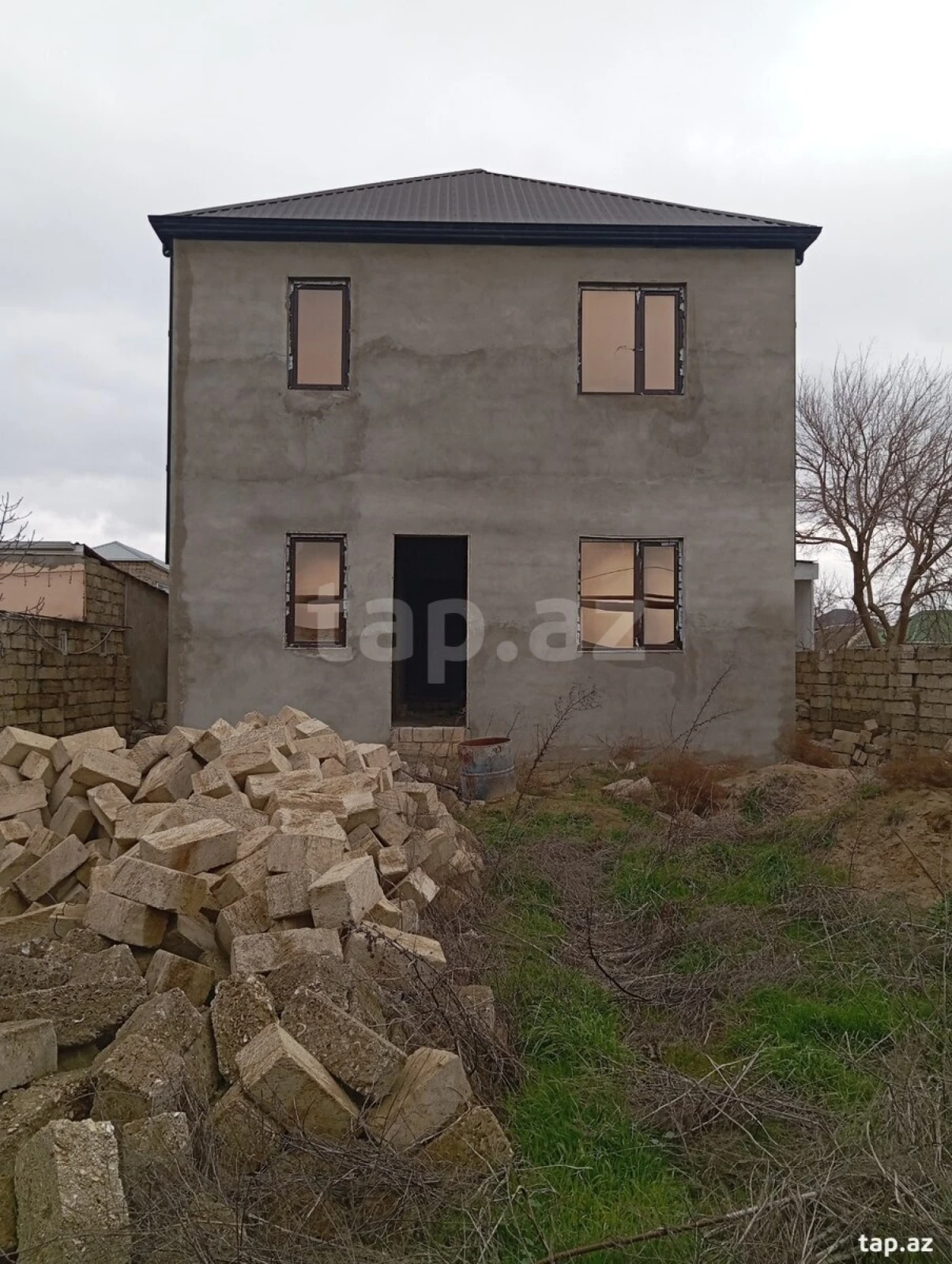 Satılır 5 otaqlı həyət evi