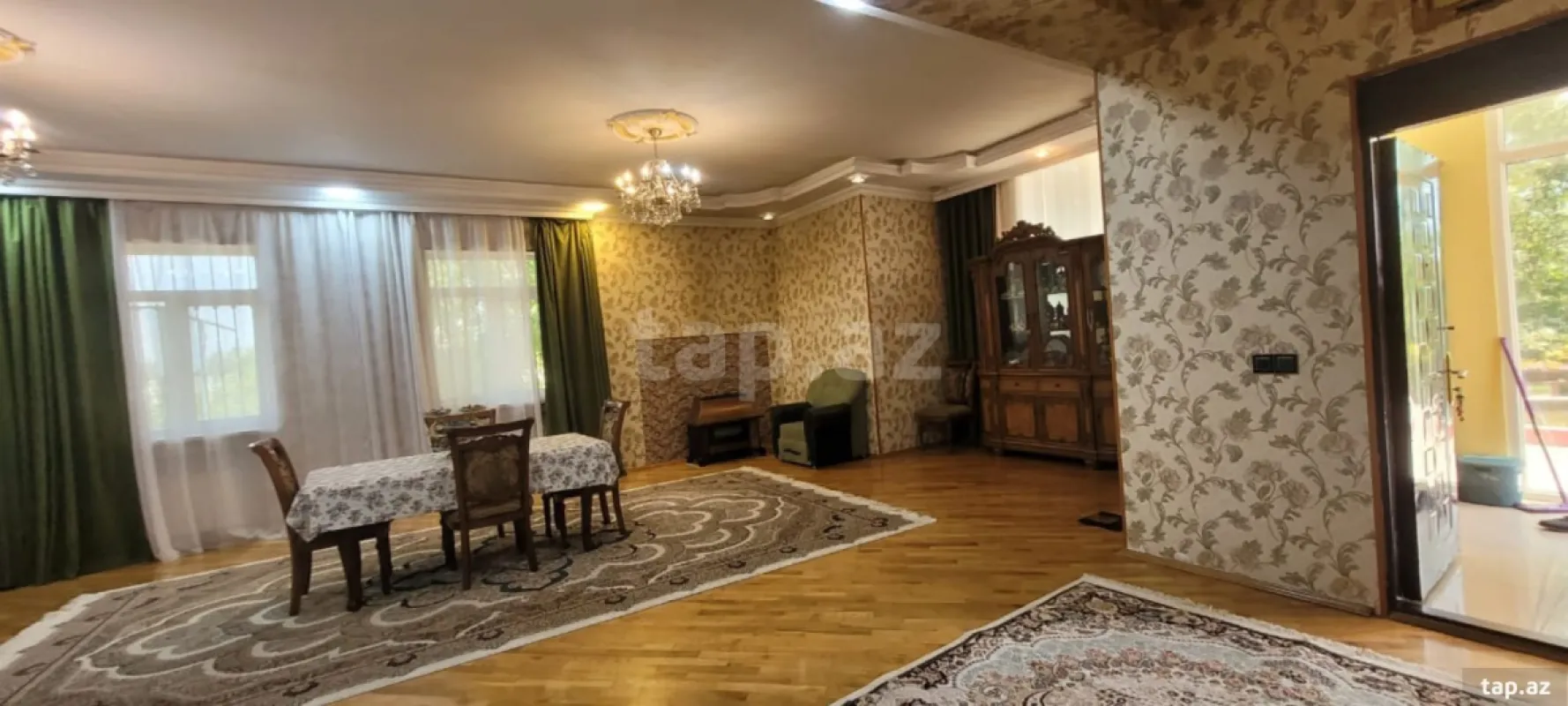 Satılır 8 otaqlı həyət evi