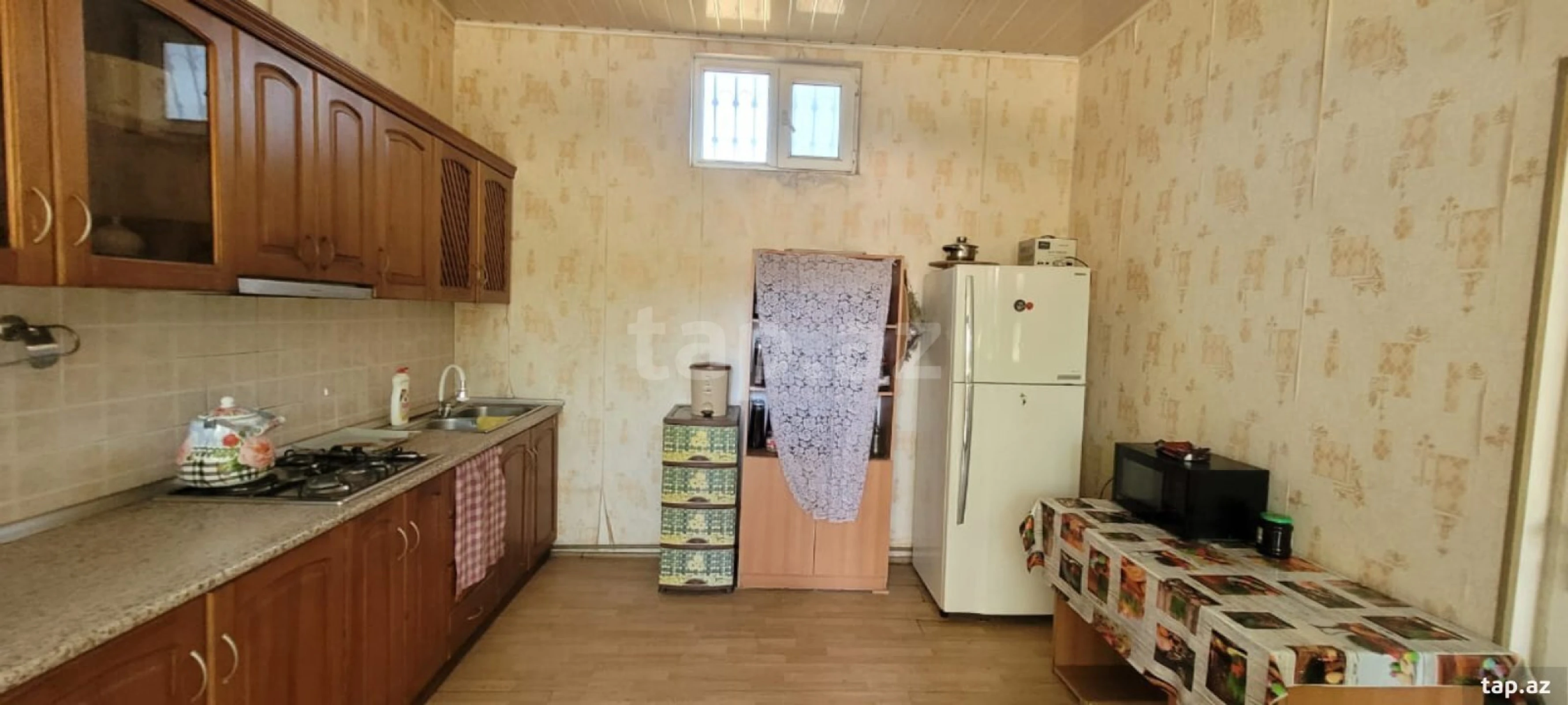 Satılır 8 otaqlı həyət evi