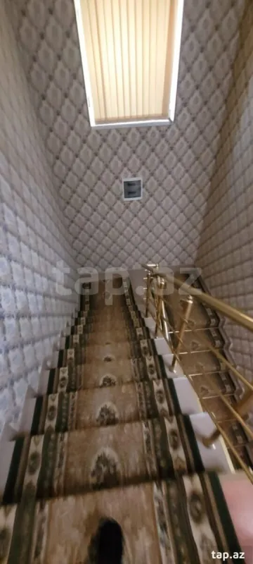 Satılır 8 otaqlı həyət evi