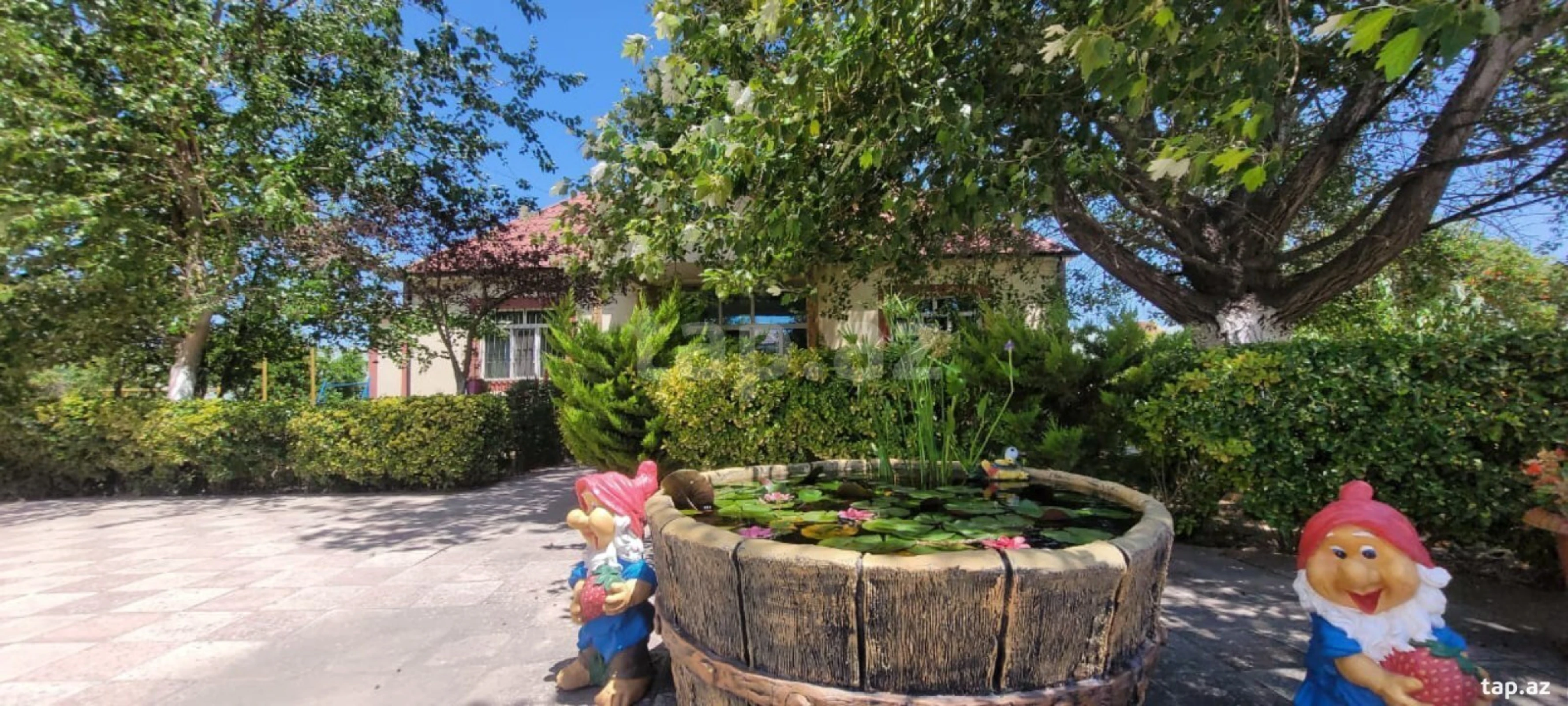 Satılır 8 otaqlı həyət evi