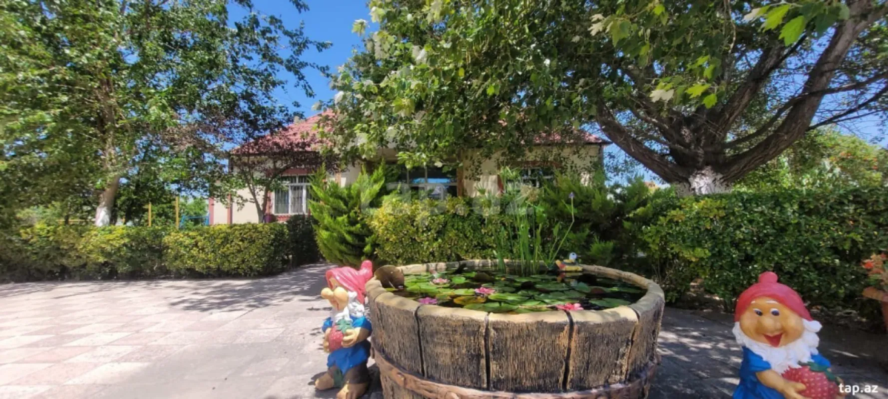 Satılır 8 otaqlı həyət evi