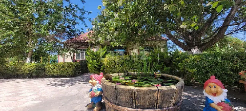 Satılır 8 otaqlı həyət evi