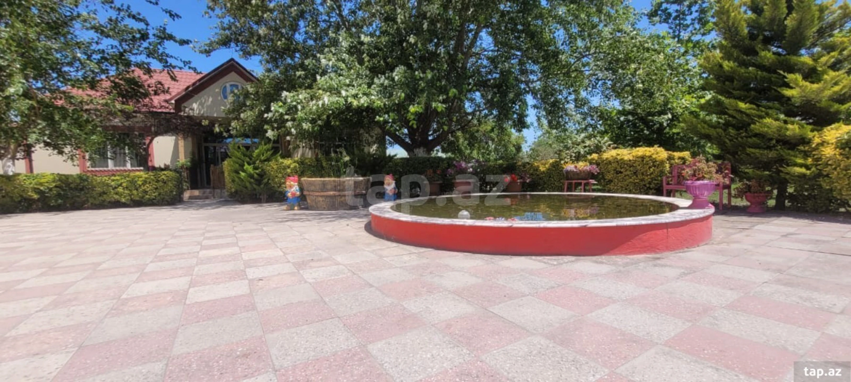 Satılır 8 otaqlı həyət evi