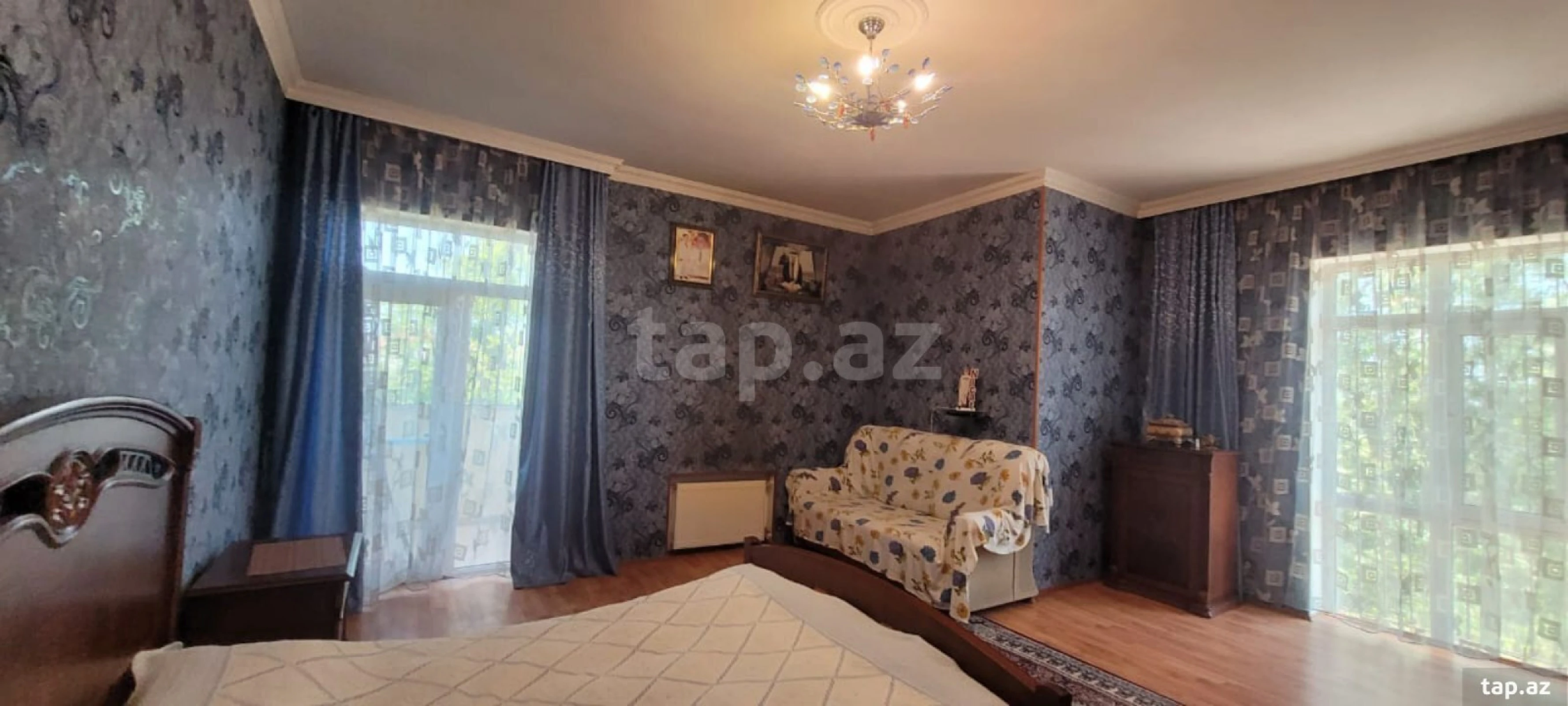 Satılır 8 otaqlı həyət evi