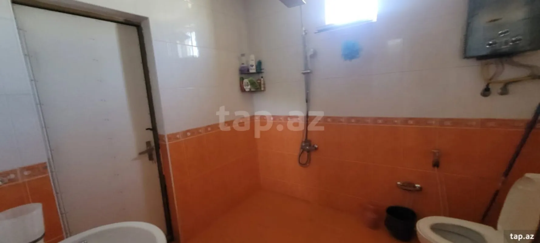 Satılır 8 otaqlı həyət evi