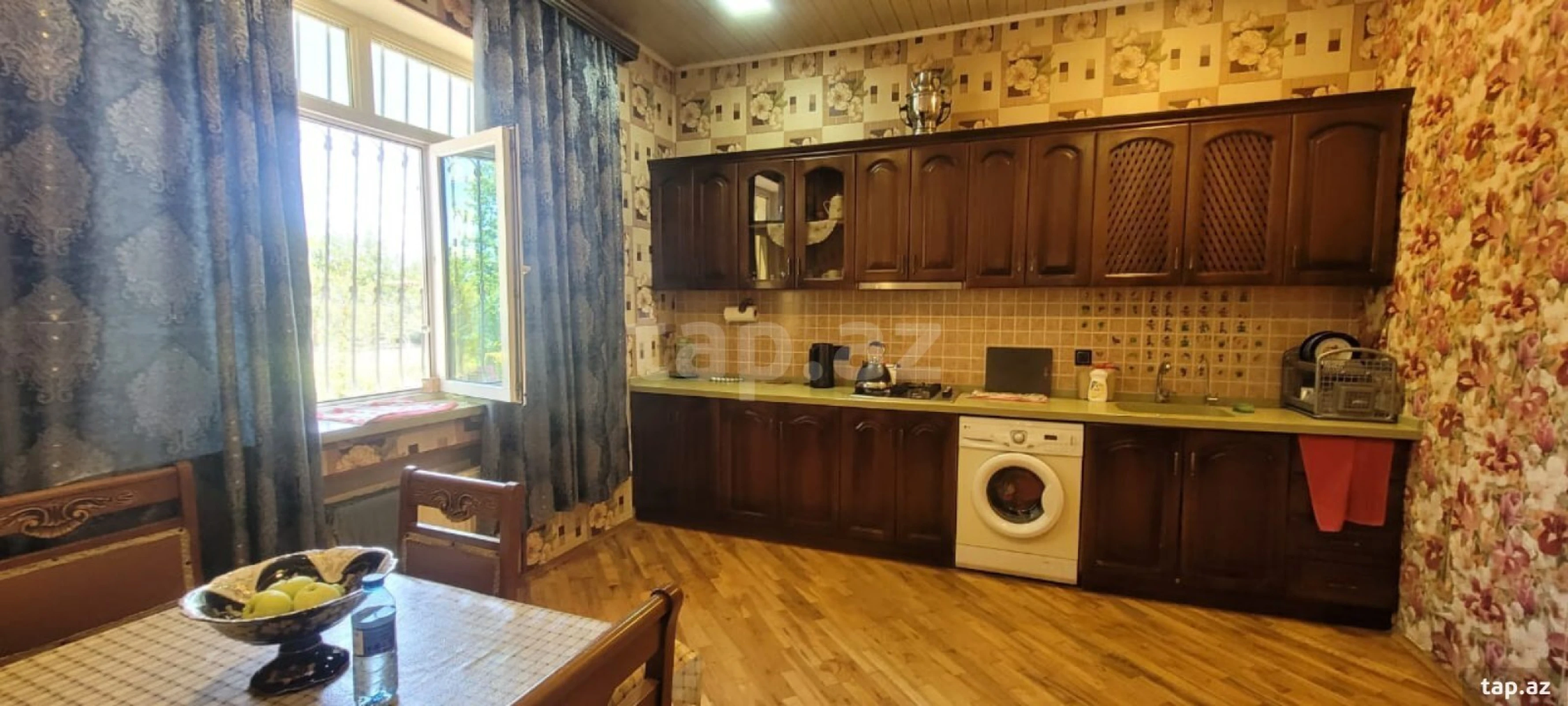 Satılır 8 otaqlı həyət evi