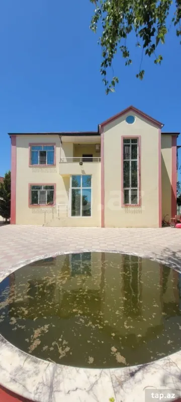 Satılır 8 otaqlı həyət evi