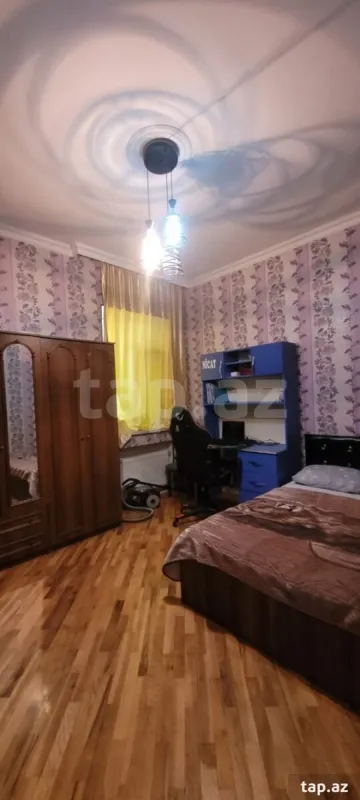 Satılır 8 otaqlı həyət evi