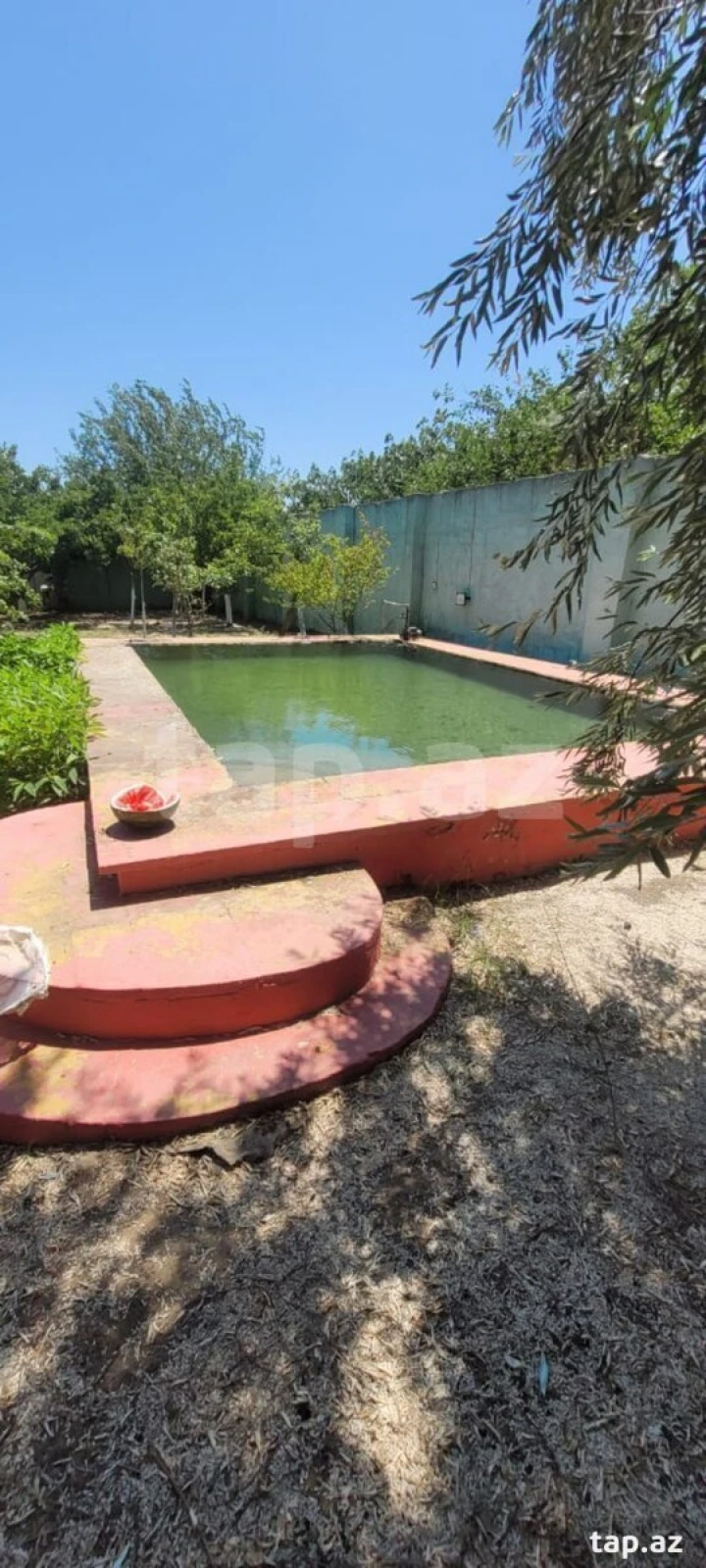 Satılır 8 otaqlı həyət evi