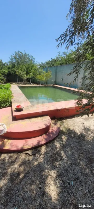 Satılır 8 otaqlı həyət evi