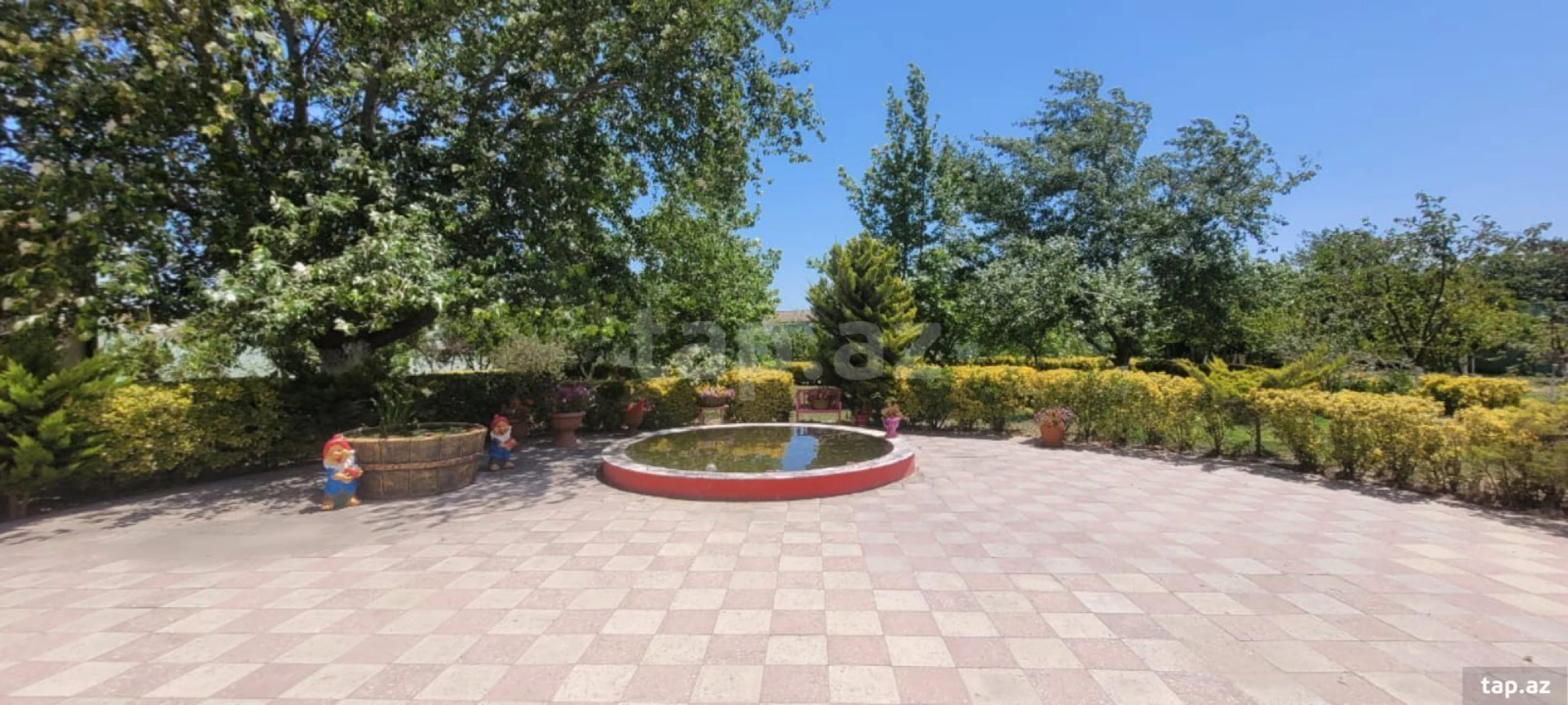 Satılır 8 otaqlı həyət evi