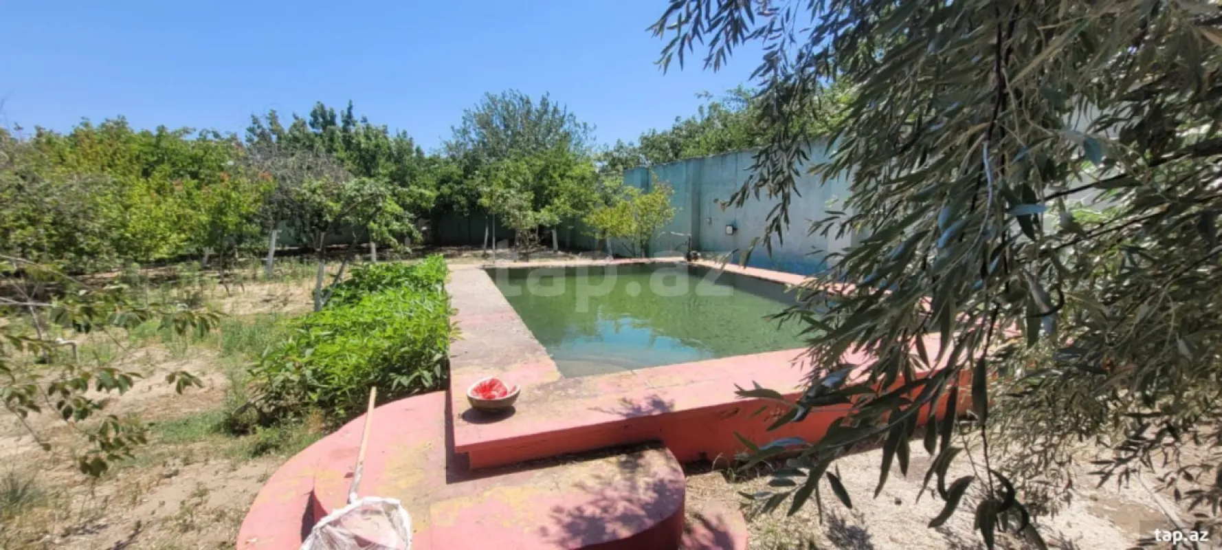 Satılır 8 otaqlı həyət evi