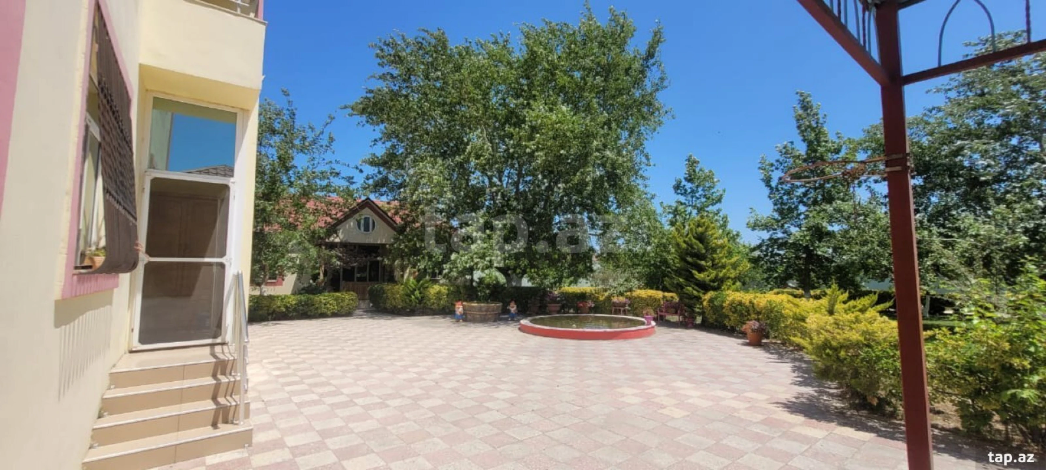 Satılır 8 otaqlı həyət evi