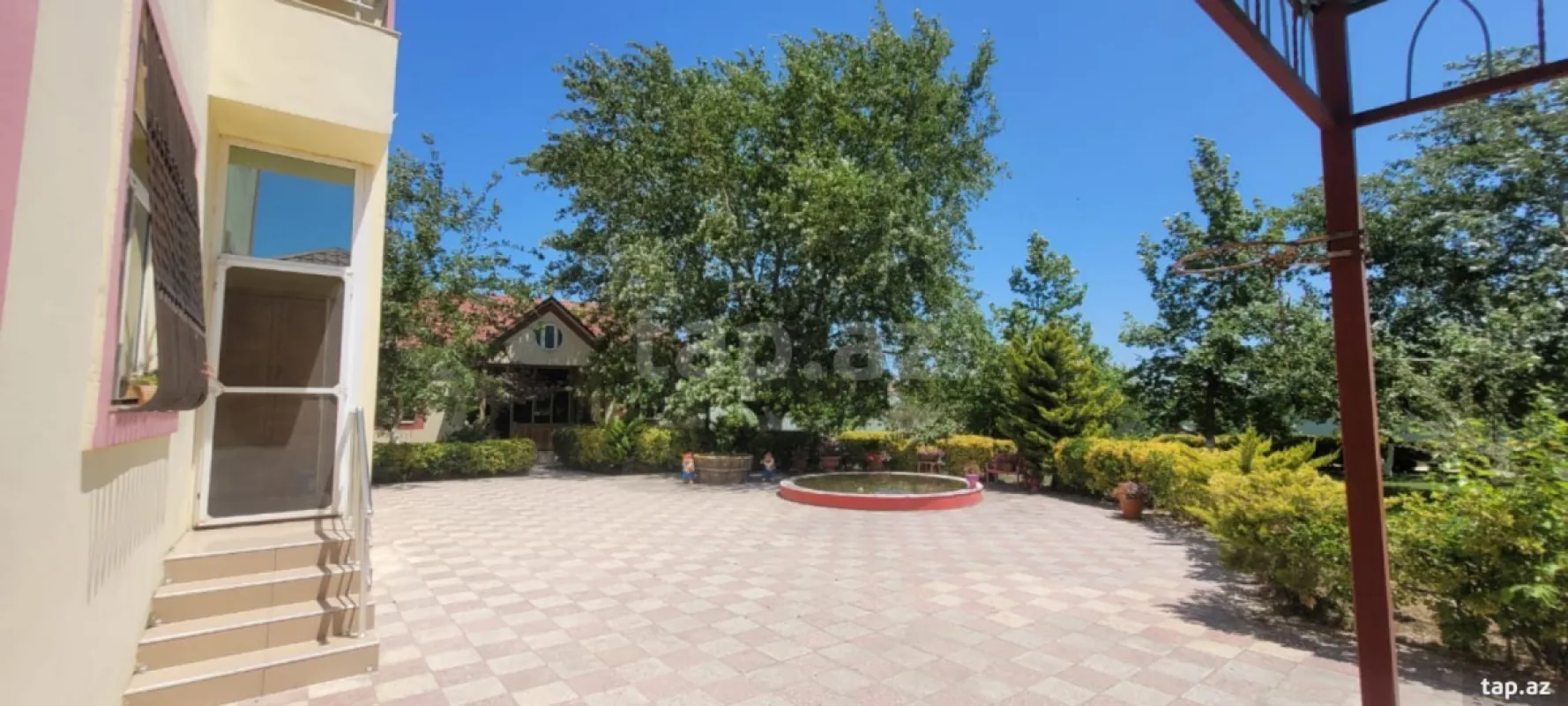 Satılır 8 otaqlı həyət evi