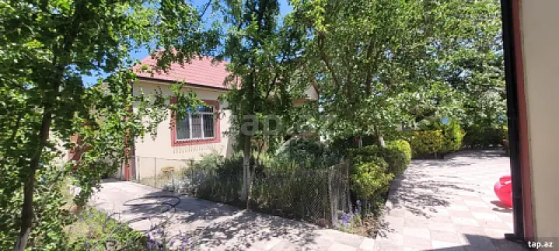 Satılır 8 otaqlı həyət evi