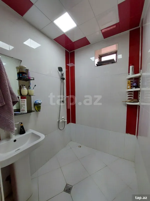 Satılır 5 otaqlı həyət evi