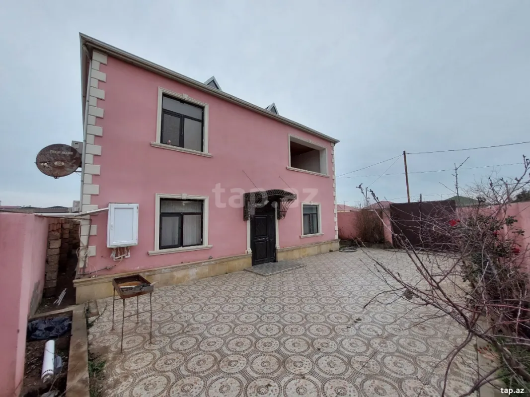 Satılır 5 otaqlı həyət evi
