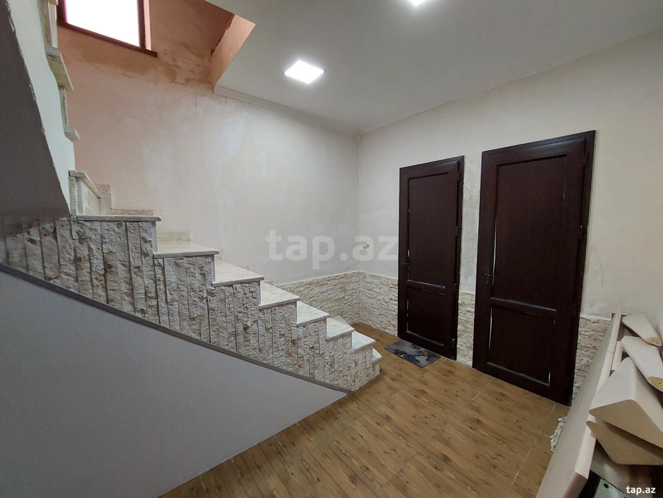 Satılır 5 otaqlı həyət evi