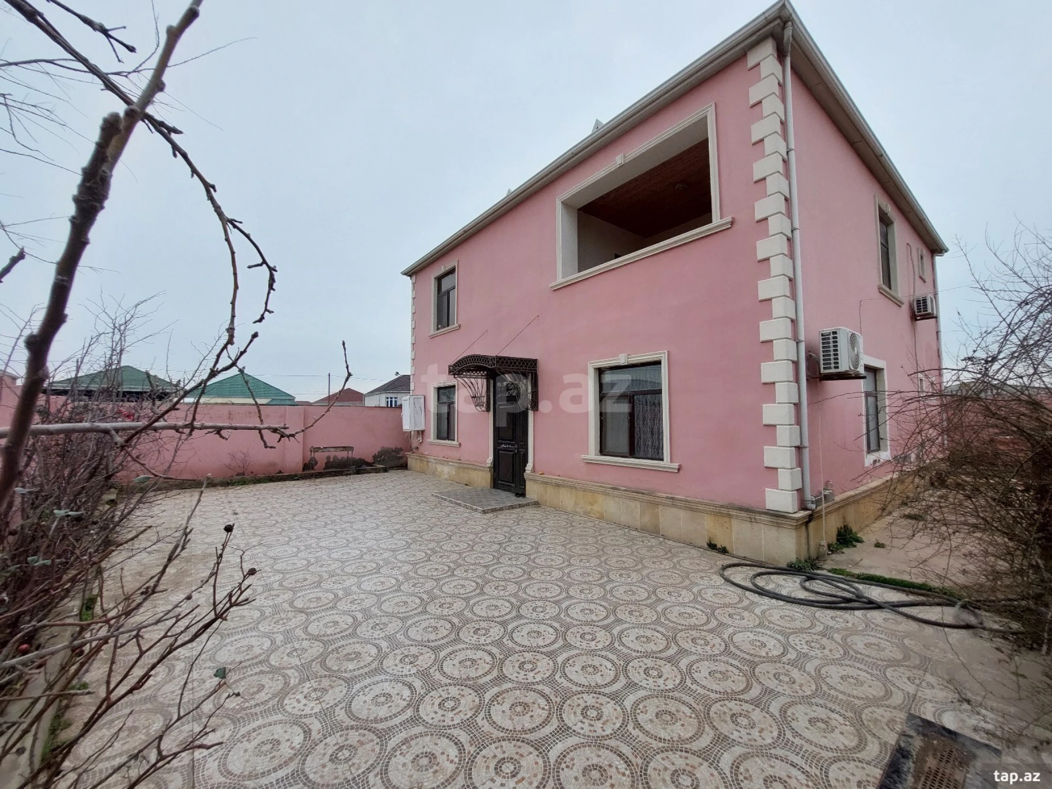 Satılır 5 otaqlı həyət evi