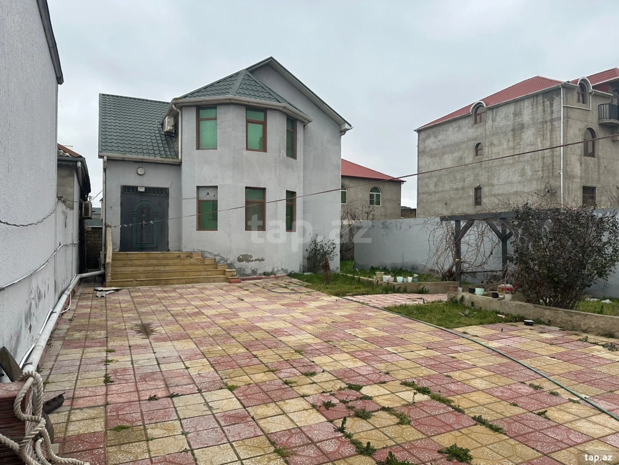 Satılır 5 otaqlı həyət evi