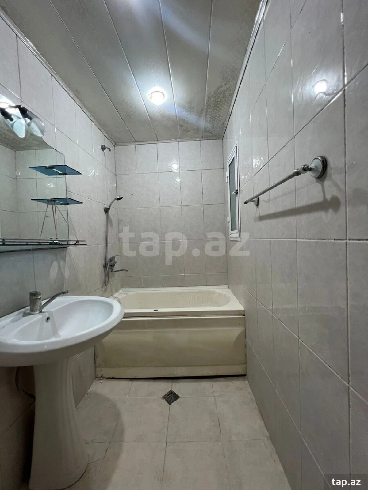 Kirayə verilir 2 otaqlı mənzil 60 m²