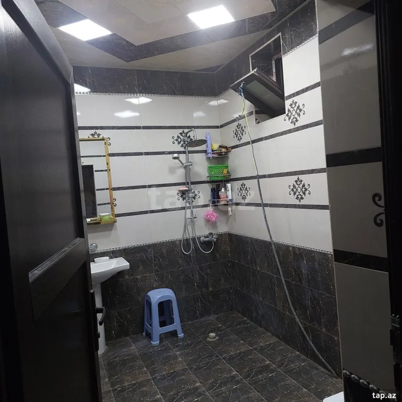 Satılır 6 otaqlı həyət evi