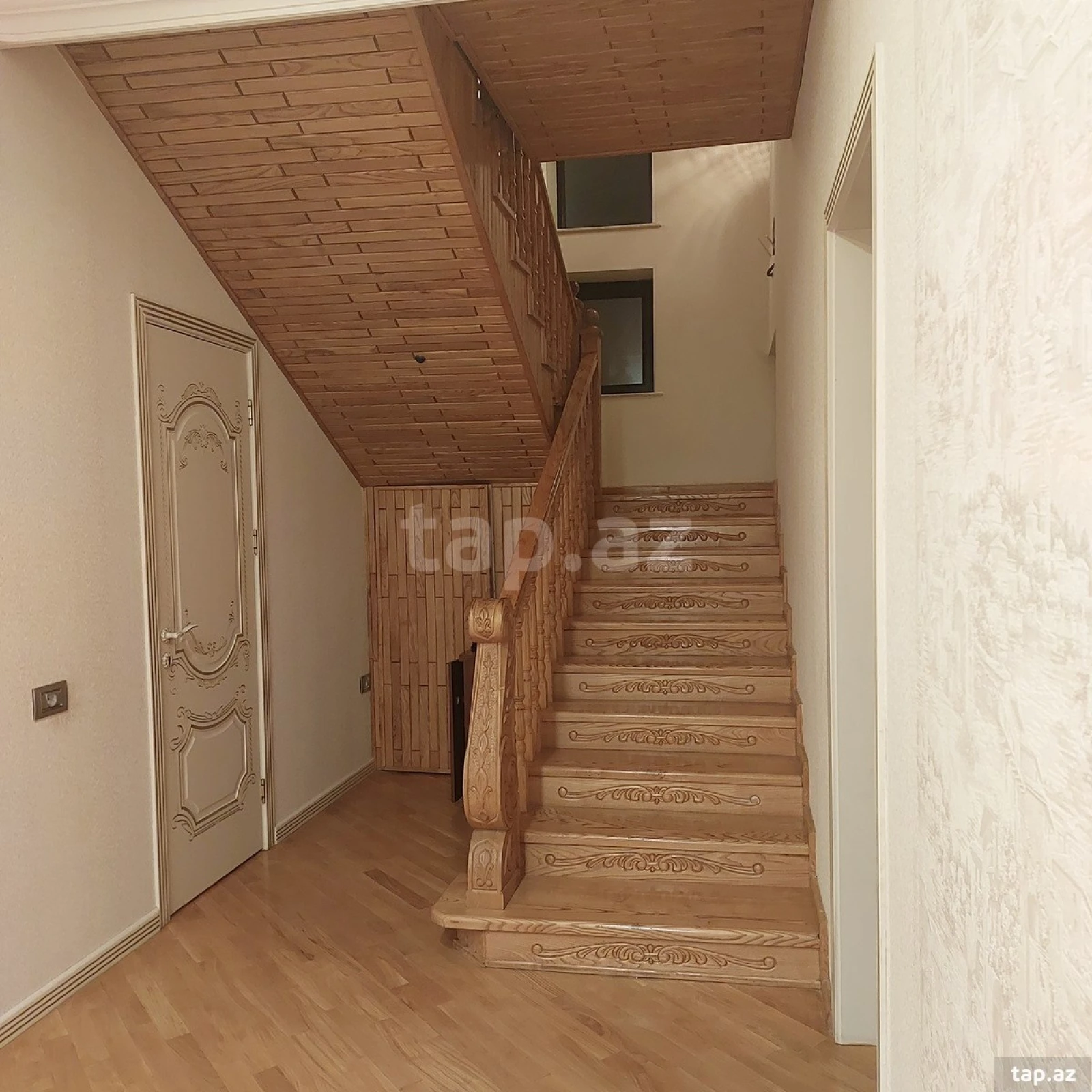 Satılır 6 otaqlı həyət evi