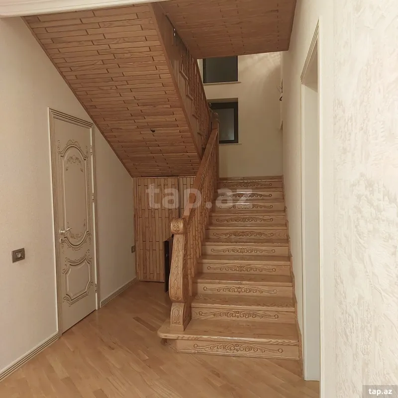 Satılır 6 otaqlı həyət evi