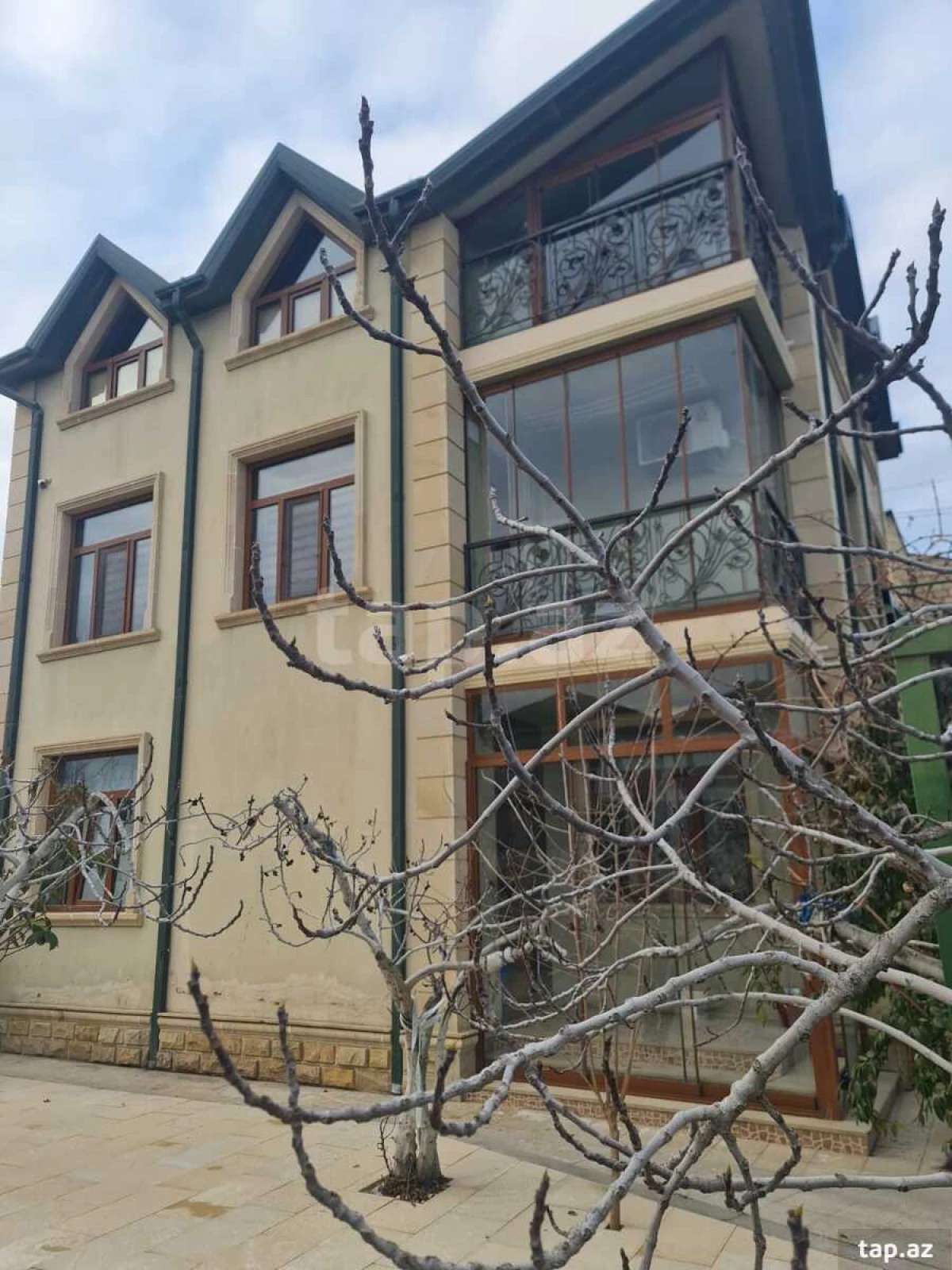 Kirayə verilir 7 otaqlı həyət evi