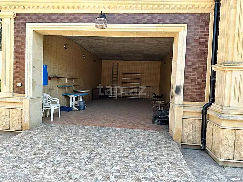 Satılır 5 otaqlı həyət evi 300 m²