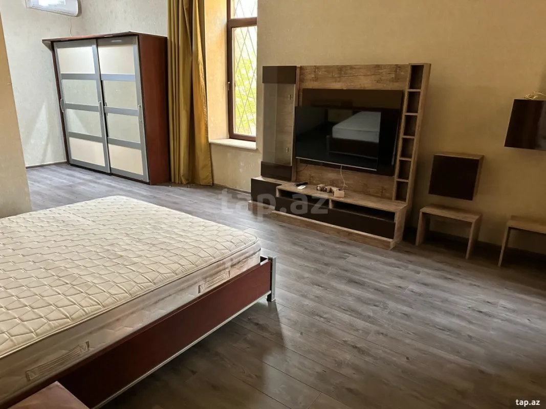 Satılır 5 otaqlı həyət evi 300 m²