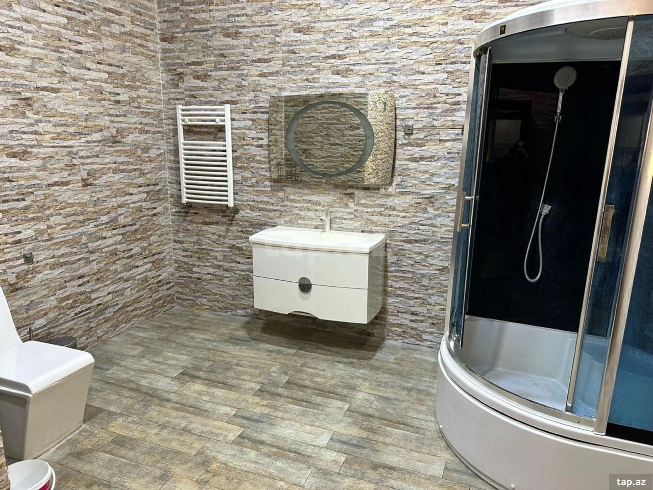 Satılır 5 otaqlı həyət evi 300 m²
