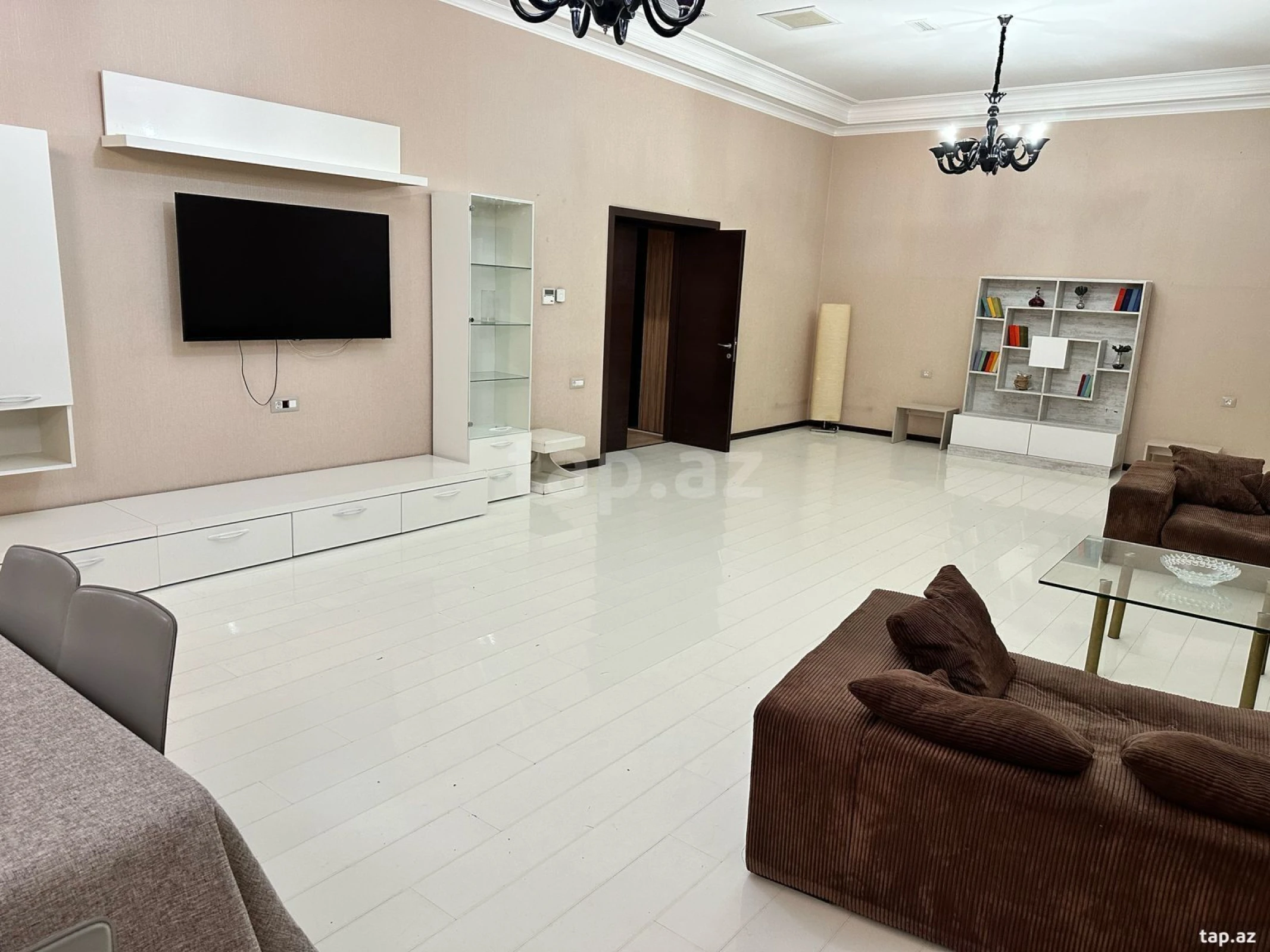 Satılır 5 otaqlı həyət evi 300 m²