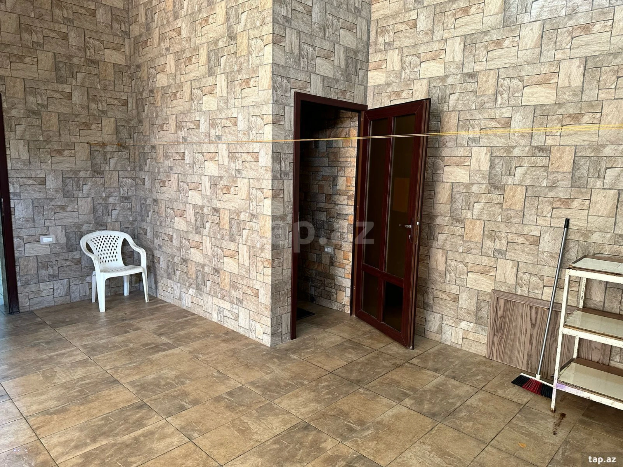 Satılır 5 otaqlı həyət evi 300 m²