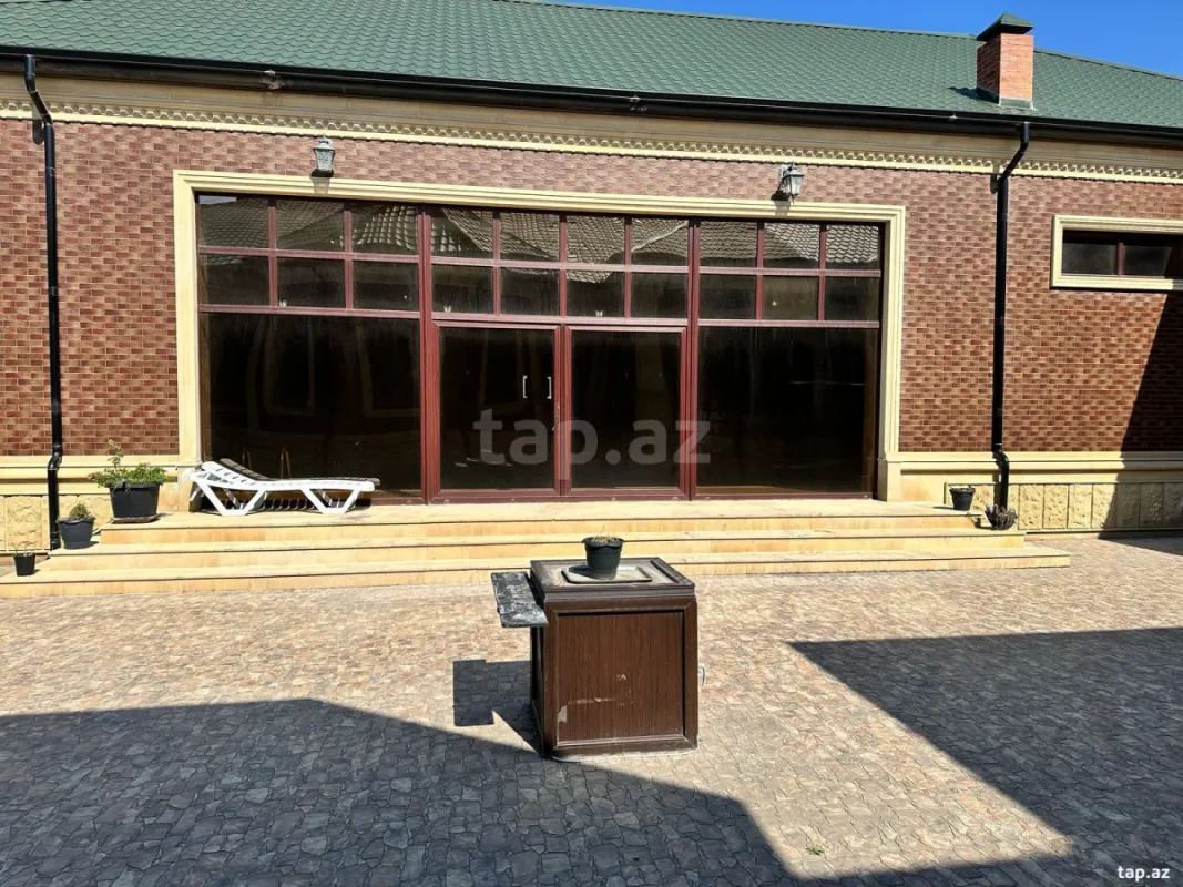 Satılır 5 otaqlı həyət evi 300 m²