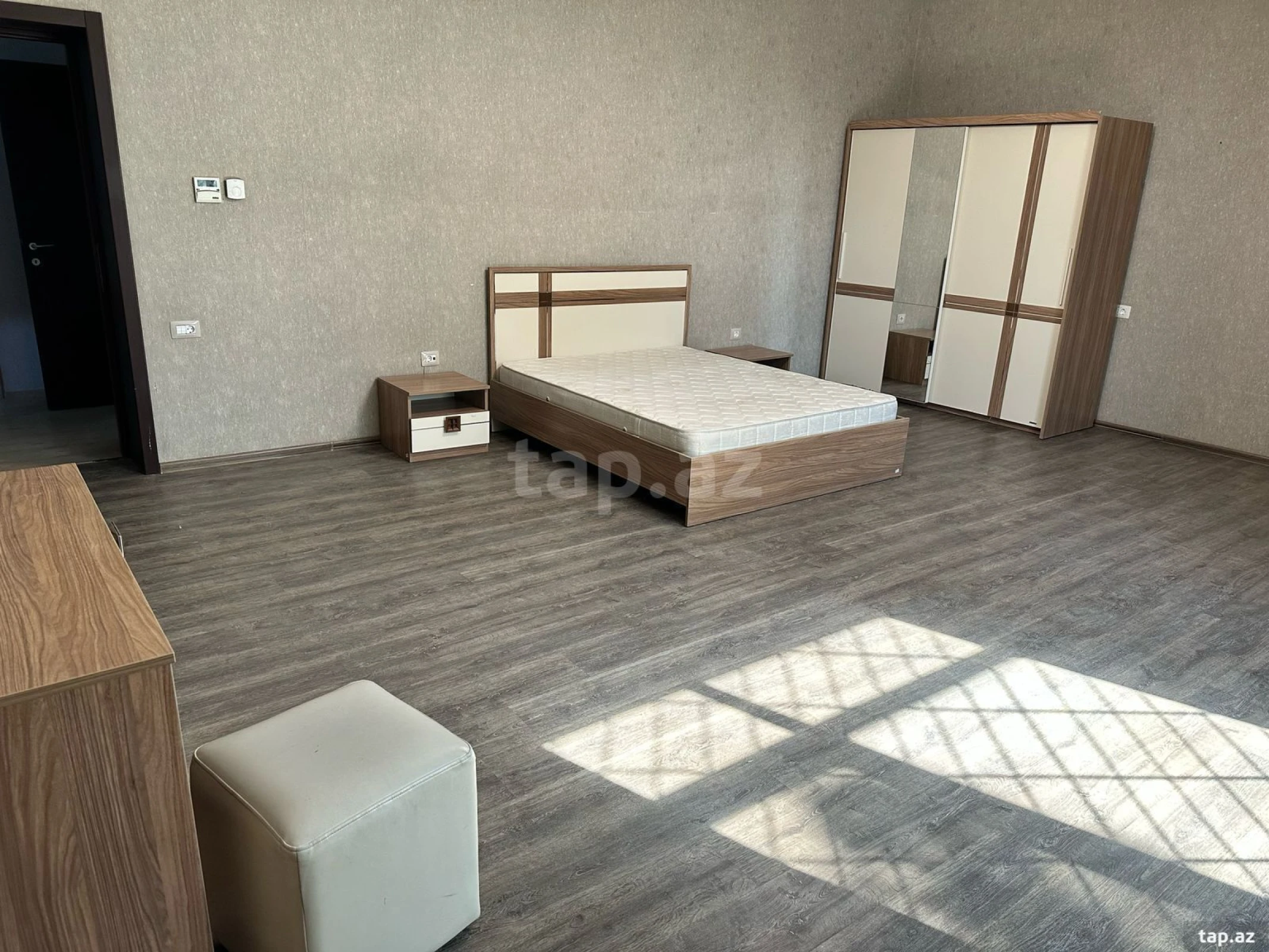 Satılır 5 otaqlı həyət evi 300 m²