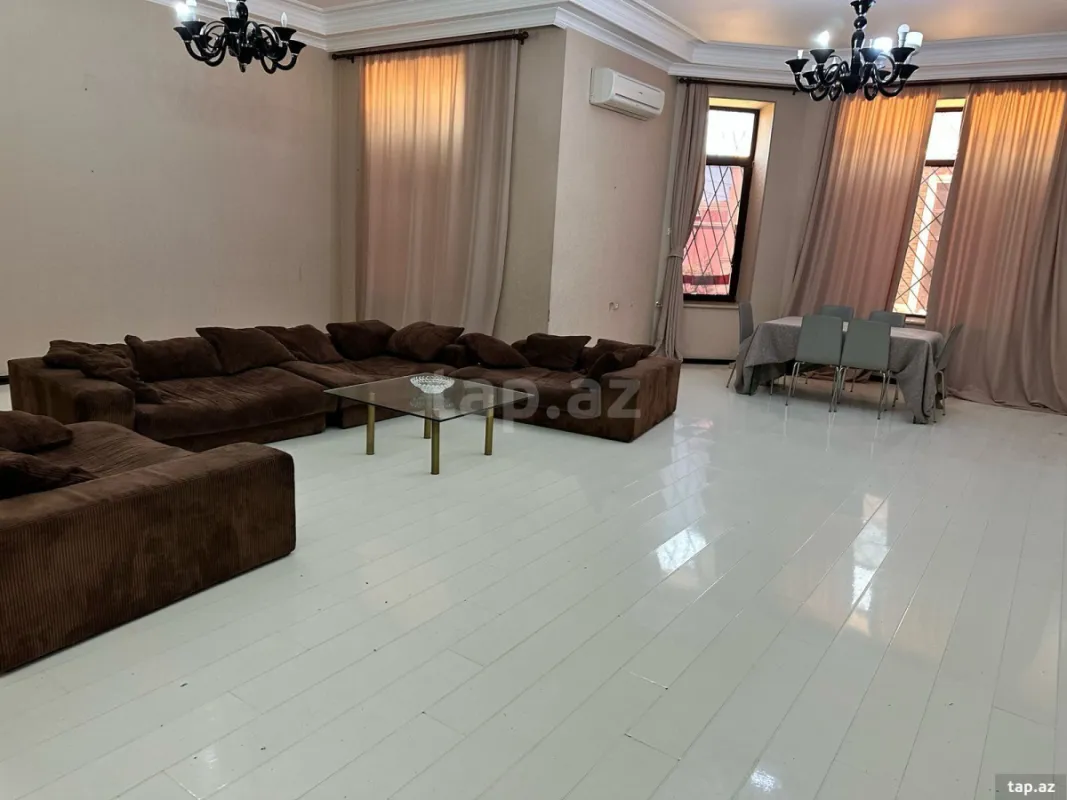 Satılır 5 otaqlı həyət evi 300 m²