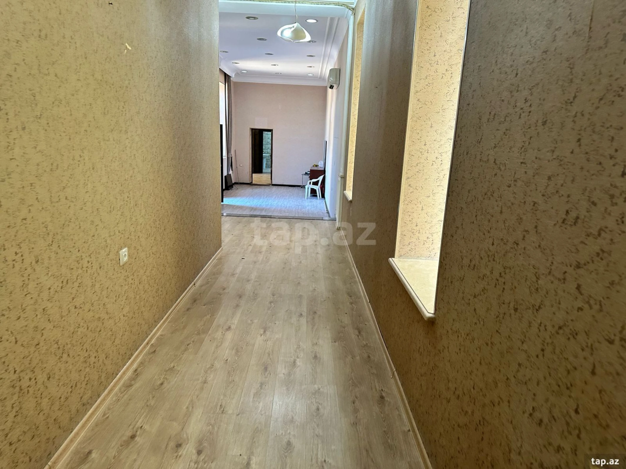 Satılır 5 otaqlı həyət evi 300 m²