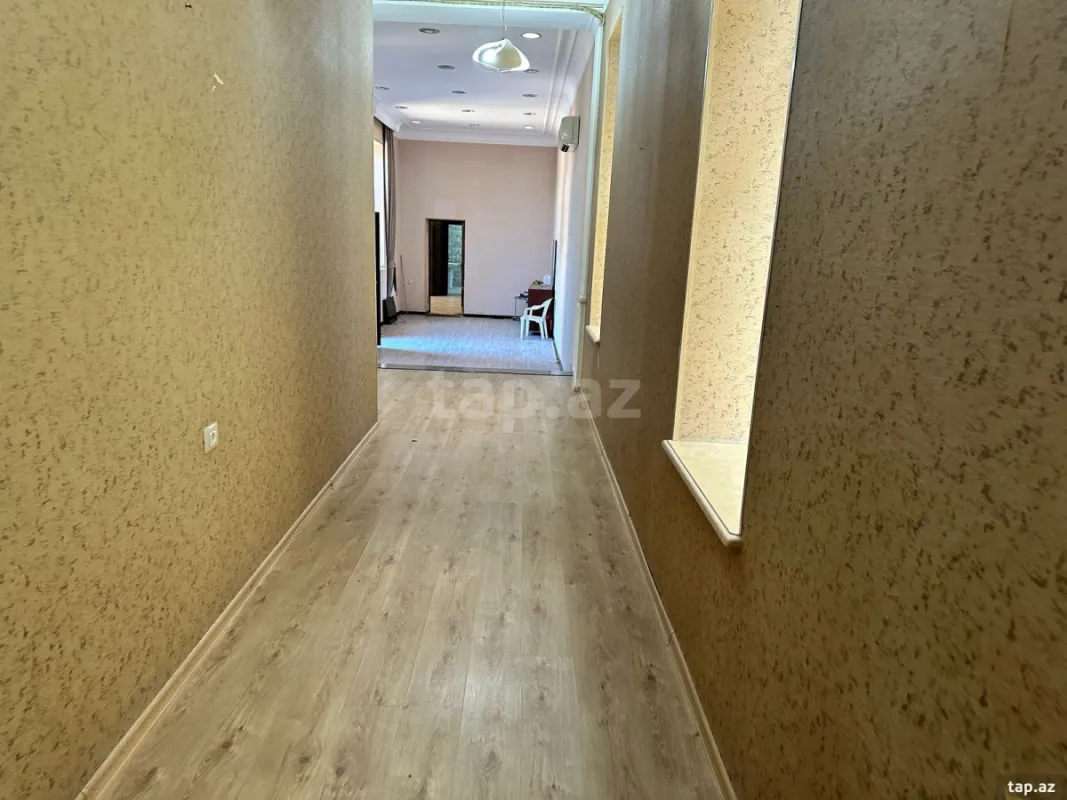 Satılır 5 otaqlı həyət evi 300 m²
